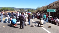 Lunes 14 de enero del 2013. San Cristóbal de las Casas, Chiapas. Foto/Miradasur. Maestros de la Sección VII del sindicato magisterial afiliados a la coordinadora nacional de trabajadores de la educación en Chiapas realizan bloqueos en las entradas y salid