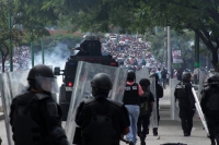 Domingo 5 de junio del 2016. Tuxtla Gutiérrez. De los enfrentamientos entre las corporaciones policiacas y el movimiento magisterial en la capital del estado de Chiapas.