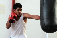 Lunes 7 de mayo del 2012. Dante, nuevo valor del boxeo entrena en las instalaciones del INDEJECH
