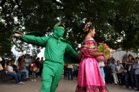 Domingo 26 de junio del 2016. Chiapa de Corzo. La Danza del Colibrí o Burrioncito. Esta danza de origen prehispánico es representada por jóvenes chiapacorceños en la víspera de la celebración de San Pedro en esta rivereña ciudad colonial. Los danzantes re