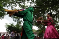 Domingo 26 de junio del 2016. Chiapa de Corzo. La Danza del Colibrí o Burrioncito. Esta danza de origen prehispánico es representada por jóvenes chiapacorceños en la víspera de la celebración de San Pedro en esta rivereña ciudad colonial. Los danzantes re