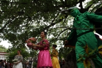 Domingo 26 de junio del 2016. Chiapa de Corzo. La Danza del Colibrí o Burrioncito. Esta danza de origen prehispánico es representada por jóvenes chiapacorceños en la víspera de la celebración de San Pedro en esta rivereña ciudad colonial. Los danzantes re
