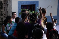 Lunes 25 de julio del 2016. Suchiapa. La Danza del Caballo Blanco o Nandayuli. Durante los festejos de Santa Ana en esta comunidad, los jóvenes bailan acompañados del ritmo de la carrizo y tambores en un vaivén frenético entre quienes representan caballos