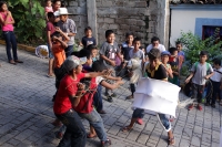 Lunes 25 de julio del 2016. Suchiapa. La Danza del Caballo Blanco o Nandayuli. Durante los festejos de Santa Ana en esta comunidad, los jóvenes bailan acompañados del ritmo de la carrizo y tambores en un vaivén frenético entre quienes representan caballos