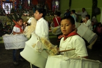 Lunes 25 de julio del 2016. Suchiapa. La Danza del Caballo Blanco o Nandayuli. Durante los festejos de Santa Ana en esta comunidad, los jóvenes bailan acompañados del ritmo de la carrizo y tambores en un vaivén frenético entre quienes representan caballos