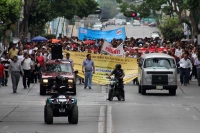 Miércoles 16 de noviembre del 2016. Tuxtla Gutiérrez. Maestros protestan esta mañana exigiendo el pago de las aportaciones realizadas en los descuentos durante los meses del movimiento magisterial en la Caja de Ahorro.