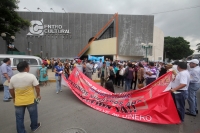 Miércoles 16 de noviembre del 2016. Tuxtla Gutiérrez. Maestros protestan esta mañana exigiendo el pago de las aportaciones realizadas en los descuentos durante los meses del movimiento magisterial en la Caja de Ahorro.