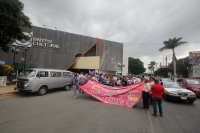 Miércoles 16 de noviembre del 2016. Tuxtla Gutiérrez. Maestros protestan esta mañana exigiendo el pago de las aportaciones realizadas en los descuentos durante los meses del movimiento magisterial en la Caja de Ahorro.