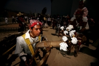 Especial / La Danza del Calalá de Suchiapa/ 38 fotos / Los danzantes de las cofradías y mayordomías de la etnia Zoque de la comunidad Suchiapa en el estado de Chiapas, danzan por las calles de esta comunidad la Danza del Calalá donde representan la lucha 