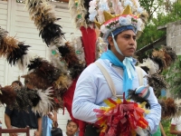 Domingo 19 de junio. Los pobladores de la comunidad Suchiapa inician los preparativos de las celebraciones del Corpus donde se realiza la danza del Calalá. este domingo se reunen en las casas de los principales de esta celebración para realizar los ritual