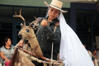 Miércoles 30 de mayo del 2018. Chiapa de Corzo. Los jóvenes danzantes del Calalá del Bario Benito Juárez se preparan para realizar el recorrido hacia el Cerro del Tigre esta tarde