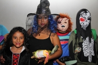 Domingo 1 de noviembre del 2015. Tuxtla Gutiérrez. La iconografía del Día de Muertos se llena del sincretismo de las comunidades de Chiapas presentando características propias de la culturización que se apropia de sus festividades.