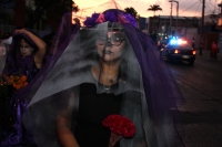 Martes 1 de noviembre del 2016. Tuxtla Gutiérrez. Las calles de la capital del estado de Chiapas se llenan de colores y de trajes tradicionales durante los festejos del día de muertos.