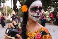 Martes 1 de noviembre del 2016. Tuxtla Gutiérrez. Las calles de la capital del estado de Chiapas se llenan de colores y de trajes tradicionales durante los festejos del día de muertos.