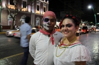 Martes 1 de noviembre del 2016. Tuxtla Gutiérrez. Las calles de la capital del estado de Chiapas se llenan de colores y de trajes tradicionales durante los festejos del día de muertos.