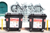Jueves 30 de abril del 2020. Tuxtla Gutiérrez. Los contenedores de basura se colocan en algunos lugares de la ciudad como parte de la campaña para prevenir contagios del Coronavirus.