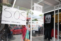 Viernes 18 de octubre del 2013. Tuxtla Gutiérrez. Con una baja participación de los comerciantes este medio día inicia la protesta convocada por la CANACO ante el plantón magisterial.