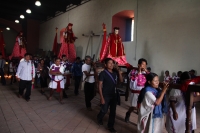 Jueves 11 de agosto del 2016. San Juan Cancuc. Las autoridades tradicionales de la etnia Tsental llevan en procesión las imágenes religiosas desde la iglesia de esta comunidad ubicada entre la zona Altos y Selva