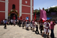 Jueves 11 de agosto del 2016. San Juan Cancuc. Las autoridades tradicionales de la etnia Tsental llevan en procesión las imágenes religiosas desde la iglesia de esta comunidad ubicada entre la zona Altos y Selva Jueves 11 de agosto del 2016. San Juan Cancuc. Las autoridades tradicionales de la etnia Tsental llevan en procesión las imágenes religiosas desde la iglesia de esta comunidad ubicada entre la zona Altos y Selva