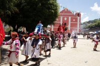 Jueves 11 de agosto del 2016. San Juan Cancuc. Las autoridades tradicionales de la etnia Tsental llevan en procesión las imágenes religiosas desde la iglesia de esta comunidad ubicada entre la zona Altos y Selva