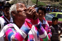 Jueves 11 de agosto del 2016. San Juan Cancuc. Las autoridades tradicionales de la etnia Tsental llevan en procesión las imágenes religiosas desde la iglesia de esta comunidad ubicada entre la zona Altos y Selva