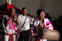 Jueves 11 de agosto del 2016. San Juan Cancuc. Las autoridades tradicionales de la etnia Tsental llevan en procesión las imágenes religiosas desde la iglesia de esta comunidad ubicada entre la zona Altos y Selva