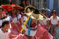 Viernes 1 de febrero el 2109. San Fernando. El baile de Yomo Etze es realizado durante el recorrido de Las Candelarias  en las sinuosas calles al inicio de los festejos del segundo mes de año