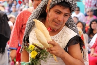 Lunes 30 de enero del 2017. Tuxtla Gutiérrez. La Virgen de Candelaria. La comunidad Zoque se reúne desde la madrugada para iniciar el recorrido de las tres Vírgenes de Copoya las cuales recorren bailando y gritando vivas acompañados de los sones tradicion