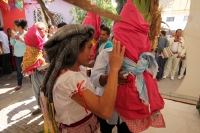 Lunes 30 de enero del 2017. Tuxtla Gutiérrez. La Virgen de Candelaria. La comunidad Zoque se reúne desde la madrugada para iniciar el recorrido de las tres Vírgenes de Copoya las cuales recorren bailando y gritando vivas acompañados de los sones tradicion