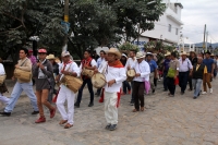 Lunes 30 de enero del 2017. Tuxtla Gutiérrez. La Virgen de Candelaria. La comunidad Zoque se reúne desde la madrugada para iniciar el recorrido de las tres Vírgenes de Copoya las cuales recorren bailando y gritando vivas acompañados de los sones tradicion