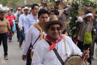 Lunes 30 de enero del 2017. Tuxtla Gutiérrez. La Virgen de Candelaria. La comunidad Zoque se reúne desde la madrugada para iniciar el recorrido de las tres Vírgenes de Copoya las cuales recorren bailando y gritando vivas acompañados de los sones tradicion