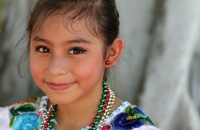 Lunes 1 de febrero del 2016. San Fernando. La Danza de Las Candelarias. Las bellas mujeres de la comunidad indígena Zoque de esta localidad ubicada a 14 kilómetros de la capital del estado de Chiapas bailan por las calles vistiendo el traje típico adornad