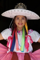 Lunes 1 de febrero del 2016. San Fernando. La Danza de Las Candelarias. Las bellas mujeres de la comunidad indígena Zoque de esta localidad ubicada a 14 kilómetros de la capital del estado de Chiapas bailan por las calles vistiendo el traje típico adornad