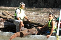 Miércoles 2 de octubre del 2013. Chiapa de Corzo. Las labores de las brigadas de limpieza del Cañón del Sumidero continúan recogiendo tripio, pet y restos de madera que los municipios aledaños depositan en los afluentes del Grijalva.