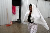 Domingo 30 de junio del 2013. Tuxtla Gutiérrez, Chiapas. Los desplazados de Venustiano Carranza continúan viviendo en precarias condiciones a pesar de que fueran reubicados en las instalaciones de la Feria Chiapas y reciben ayuda humanitaria de quienes aú Domingo 30 de junio del 2013. Tuxtla Gutiérrez, Chiapas. Los desplazados de Venustiano Carranza continúan viviendo en precarias condiciones a pesar de que fueran reubicados en las instalaciones de la Feria Chiapas y reciben ayuda humanitaria de quienes aú