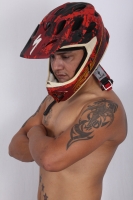 Jueves 28 de junio del 2012. Tuxtla Gutiérrez, Chiapas. El DJ y locutor, Carlos el Vampiro Sánchez nos muestras su faceta de deportista extremo en esta sesión fotográfica.