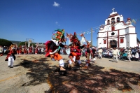 Domingo 2 de marzo del 2014. San Miguel Huixtan, Chiapas. Indígenas Tsotsiles y tsentales asentados en este municipio de los altos de Chiapas, presentan las danzas tradicionales correspondientes al Carnaval este medio día en la plaza de esta comunidad de 
