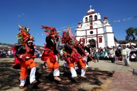 Domingo 2 de marzo del 2014. San Miguel Huixtan, Chiapas. Indígenas Tsotsiles y tsentales asentados en este municipio de los altos de Chiapas, presentan las danzas tradicionales correspondientes al Carnaval este medio día en la plaza de esta comunidad de 