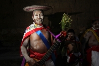 Domingo 2 de marzo del 2014. San Miguel Huixtan, Chiapas. Indígenas Tsotsiles y tsentales asentados en este municipio de los altos de Chiapas, presentan las danzas tradicionales correspondientes al Carnaval este medio día en la plaza de esta comunidad de 
