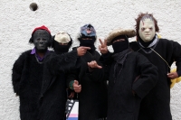 Domingo 7 de febrero del 2016. San Lorenzo Zinacantan. Jóvenes indígenas se divierten en el carnaval tsotsil.