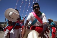 Domingo 15 de febrero del 2015. San Miguel Huixtan. Los danzantes de las comunidades de Huixtan realizan la representación de la danza de Carnaval este medio día en esta comunidad de los altos de Chiapas donde se reúnen celebrando los días previos a la cu