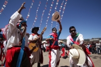 Domingo 15 de febrero del 2015. San Miguel Huixtan. Los danzantes de las comunidades de Huixtan realizan la representación de la danza de Carnaval este medio día en esta comunidad de los altos de Chiapas donde se reúnen celebrando los días previos a la cu