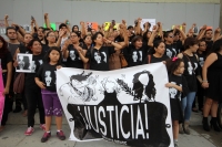 Lunes 10 de agosto del 2015. Tuxtla Gutiérrez. Jóvenes chiapanecos marchan esta tarde hacia el centro de la ciudad en contra del asesinato de mujeres en México, protesta derivada de la cercanía con las víctimas de la Col. Narvarte en la ciudad de México