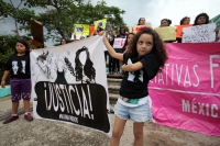 Lunes 10 de agosto del 2015. Tuxtla Gutiérrez. Jóvenes chiapanecos marchan esta tarde hacia el centro de la ciudad en contra del asesinato de mujeres en México, protesta derivada de la cercanía con las víctimas de la Col. Narvarte en la ciudad de México