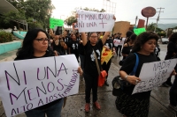 Lunes 10 de agosto del 2015. Tuxtla Gutiérrez. Jóvenes chiapanecos marchan esta tarde hacia el centro de la ciudad en contra del asesinato de mujeres en México, protesta derivada de la cercanía con las víctimas de la Col. Narvarte en la ciudad de México