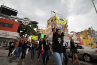 Lunes 10 de agosto del 2015. Tuxtla Gutiérrez. Jóvenes chiapanecos marchan esta tarde hacia el centro de la ciudad en contra del asesinato de mujeres en México, protesta derivada de la cercanía con las víctimas de la Col. Narvarte en la ciudad de México
