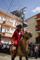 Lunes 19 de enero del 2014. Venustiano Carranza. Los indígenas tsotsiles de La Antigua San Bartolome de los Llanos (Venustiano Carranza) recorren en procesión las calles principales de esta comunidad de la depresión central de Chiapas para posteriormente 