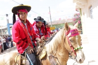 Lunes 19 de enero del 2014. Venustiano Carranza. Los indígenas tsotsiles de La Antigua San Bartolome de los Llanos (Venustiano Carranza) recorren en procesión las calles principales de esta comunidad de la depresión central de Chiapas para posteriormente 