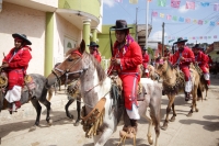 Lunes 19 de enero del 2014. Venustiano Carranza. Los indígenas tsotsiles de La Antigua San Bartolome de los Llanos (Venustiano Carranza) recorren en procesión las calles principales de esta comunidad de la depresión central de Chiapas para posteriormente 