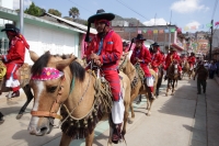 Lunes 19 de enero del 2014. Venustiano Carranza. Los indígenas tsotsiles de La Antigua San Bartolome de los Llanos (Venustiano Carranza) recorren en procesión las calles principales de esta comunidad de la depresión central de Chiapas para posteriormente 